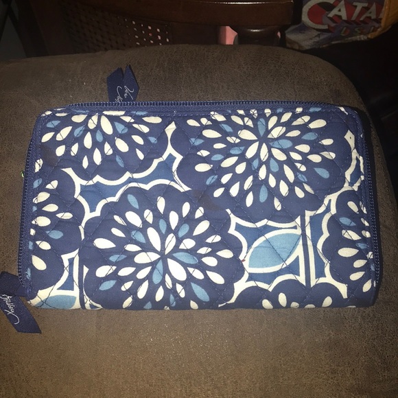 NWT Vera Bradley Zip Wallet/Wristet Petal Splash - Picture 2 of 6